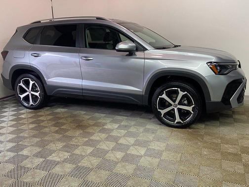 Pyrite Silver Metallic 2026 Volkswagen Taos 1.5T SEL
