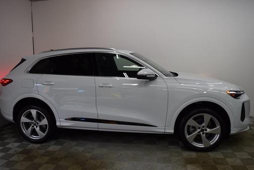 2025 Audi Q5 2.0T Premium Plus