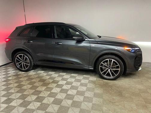 Daytona Gray Pearl 2026 Audi Q5 2.0T Prestige