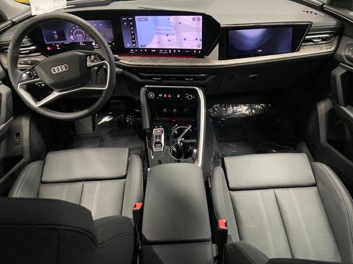Green Metallic 2026 Audi Q5 2.0T Prestige