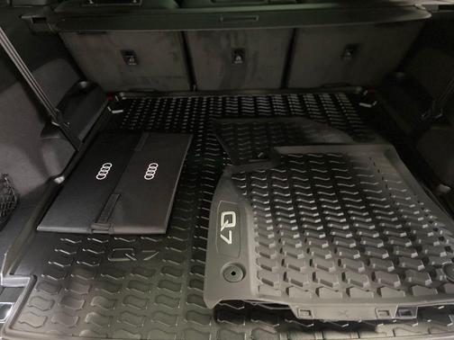 Black Metallic 2026 Audi Q7 55 Premium Plus