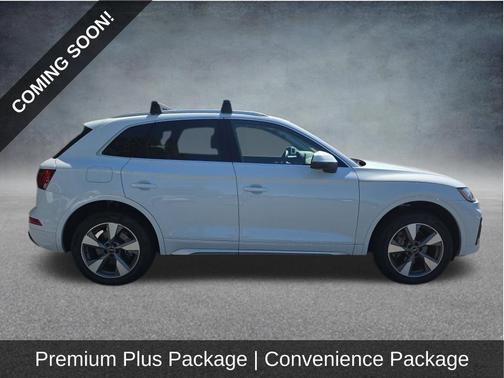 Glacier White Metallic 2023 Audi Q5 40 Premium Plus