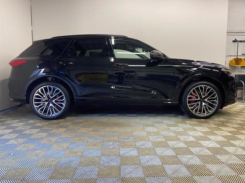 Black Metallic 2026 Audi SQ5 3.0T Prestige