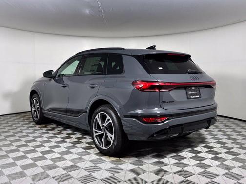 Magnet Gray 2027 Audi Q6 e-tron Premium Plus
