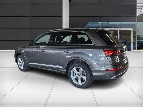 2023 Audi Q7 45 Premium Plus