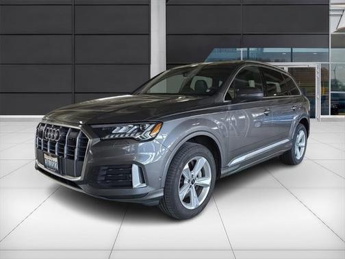 2023 Audi Q7 45 Premium Plus