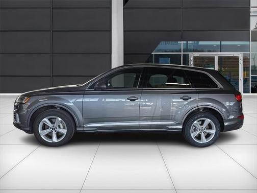 2023 Audi Q7 45 Premium Plus