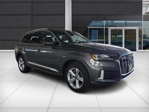 2023 Audi Q7 45 Premium Plus