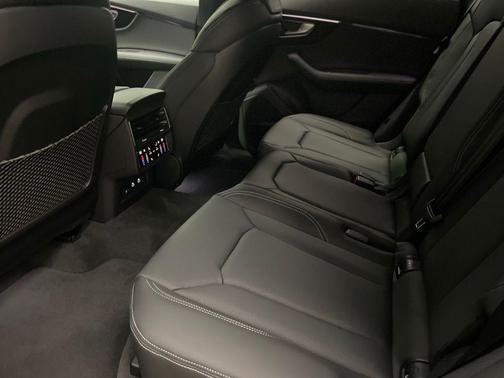 Satellite Silver 2026 Audi Q8 55 Prestige