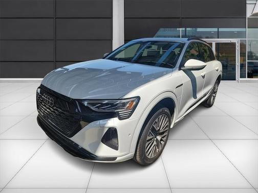 2024 Audi Q8 e-tron Prestige