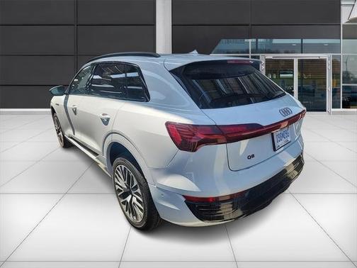 2024 Audi Q8 e-tron Prestige