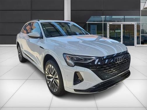 2024 Audi Q8 e-tron Prestige