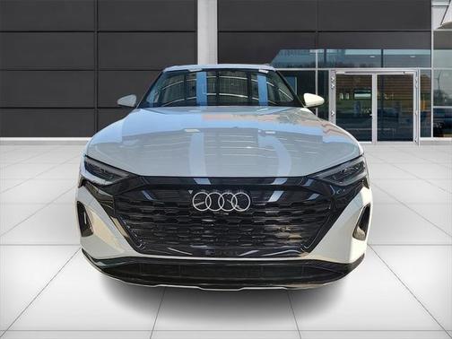 2024 Audi Q8 e-tron Prestige