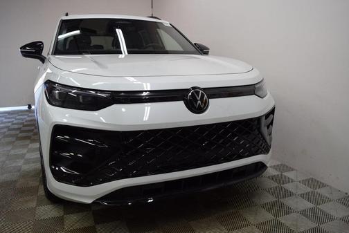 2025 Volkswagen Tiguan 2.0T SE R-Line Black 4MOTION