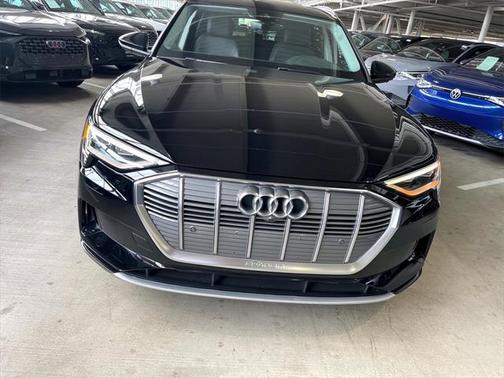 2019 Audi e-tron Premium Plus