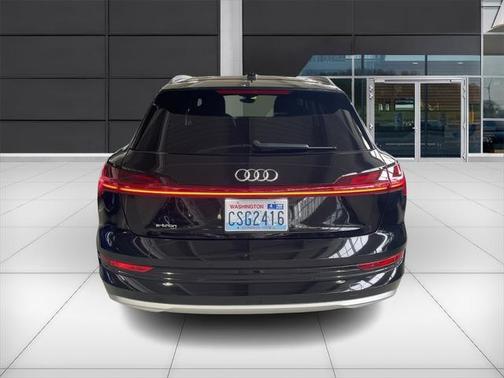 2019 Audi e-tron Premium Plus