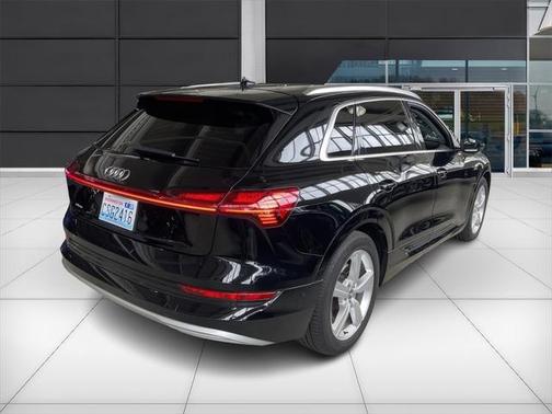 2019 Audi e-tron Premium Plus