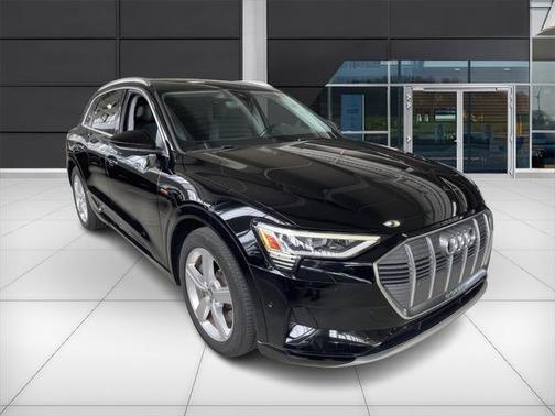 2019 Audi e-tron Premium Plus