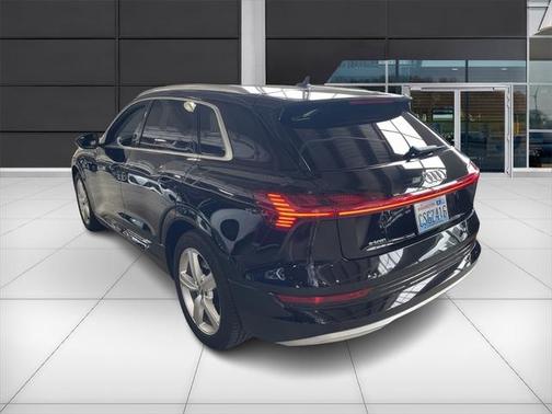 2019 Audi e-tron Premium Plus