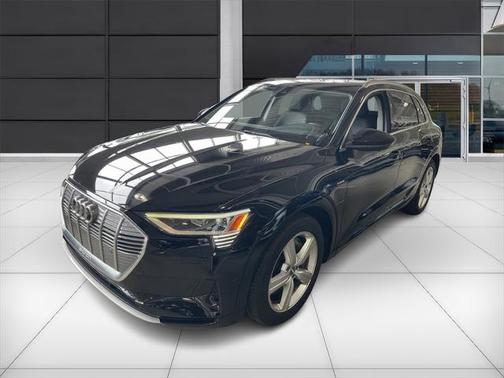 2019 Audi e-tron Premium Plus