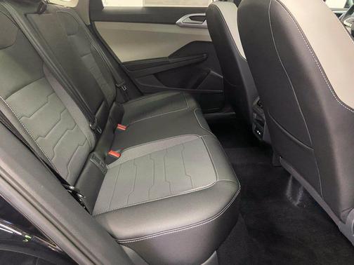 Deep Black Pearl 2026 Volkswagen Taos 1.5T SE