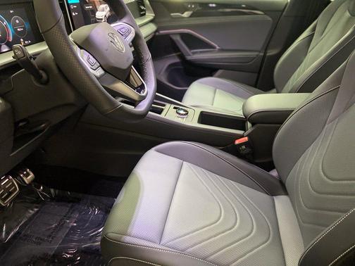Opal White Pearl 2026 Volkswagen Tiguan 2.0T SE R-Line Black 4MOTION