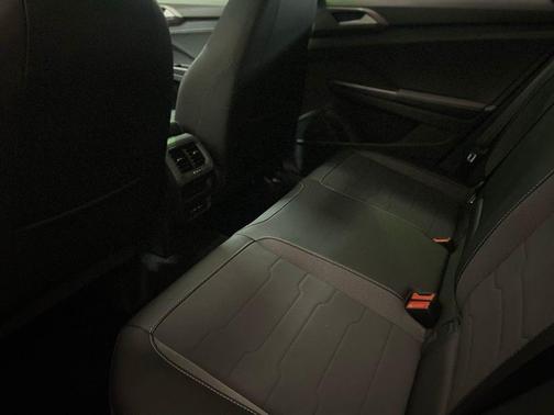 Monument Gray w/Dp Blk Rf 2026 Volkswagen Taos 1.5T SE Black