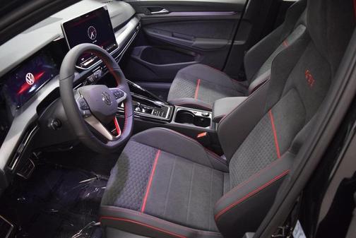 2025 Volkswagen Golf GTI 2.0T SE DSG