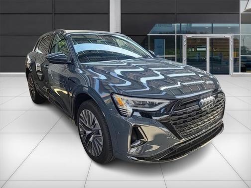 2024 Audi Q8 e-tron Prestige