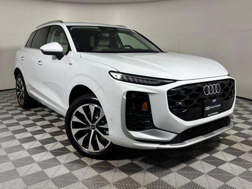 Glacier White 2026 Audi Q3 S line