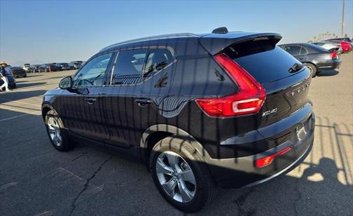 2022 Volvo XC40 T5 Momentum
