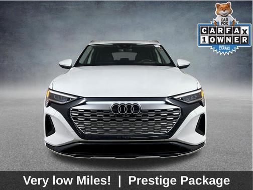 Glacier White Metallic 2024 Audi Q8 e-tron Prestige