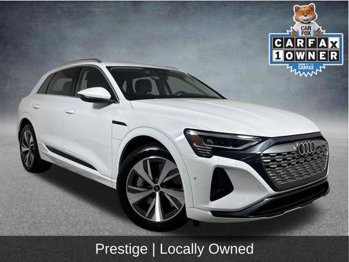 Glacier White Metallic 2024 Audi Q8 e-tron Prestige