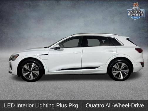 Glacier White Metallic 2024 Audi Q8 e-tron Prestige