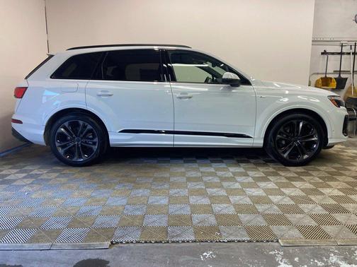 Glacier White 2026 Audi Q7 55 Prestige
