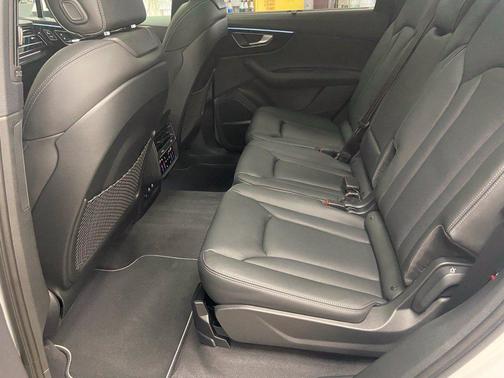 Glacier White 2026 Audi Q7 55 Prestige
