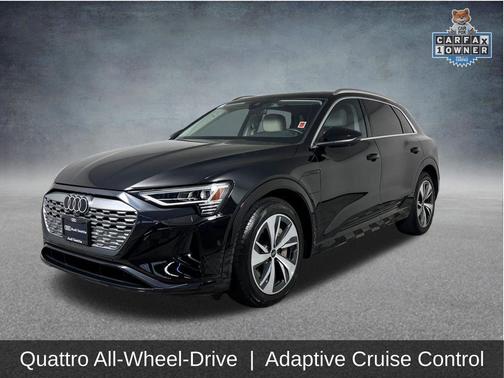 Mythos Black Metallic 2024 Audi Q8 e-tron Premium Plus