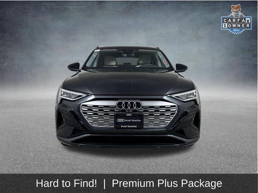 Mythos Black Metallic 2024 Audi Q8 e-tron Premium Plus