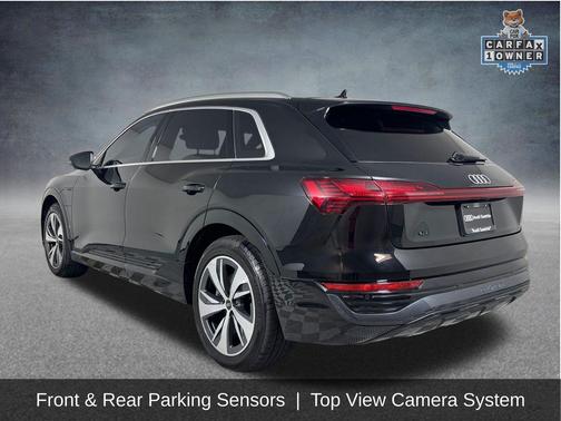 Mythos Black Metallic 2024 Audi Q8 e-tron Premium Plus