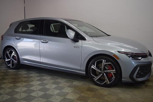 2025 Volkswagen Golf GTI 2.0T SE DSG