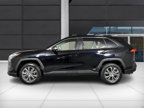 2022 Toyota RAV4 Hybrid XLE Premium