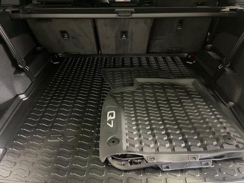 Glacier White 2026 Audi Q7 55 Premium Plus