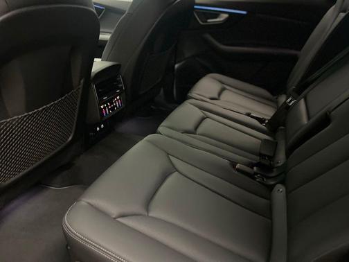 Glacier White 2026 Audi Q7 55 Premium Plus