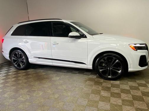 Glacier White 2026 Audi Q7 55 Premium Plus