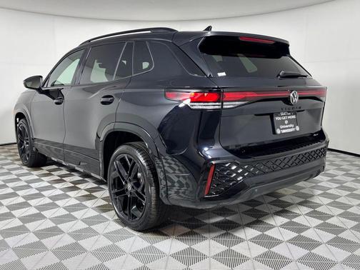 deep black pearl 2026 Volkswagen Tiguan 2.0T SE R-Line Black 4MOTION