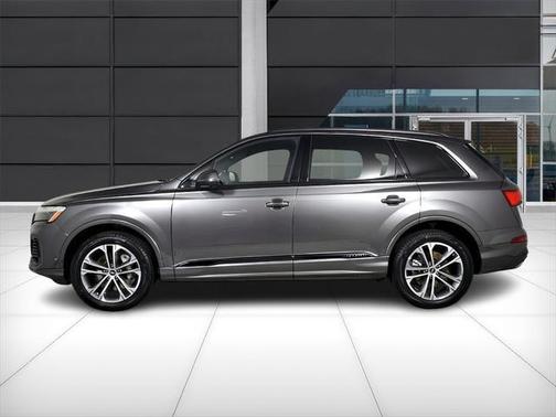 2025 Audi Q7 45 Premium Plus