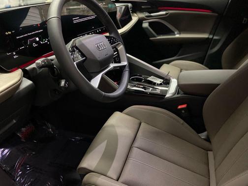 Black Metallic 2025 Audi Q5 2.0T Prestige