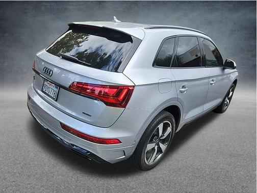 2023 Audi Q5 45 S line Prestige