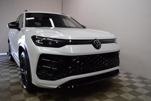 2025 Volkswagen Tiguan 2.0T SE R-Line Black 4MOTION
