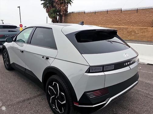 2024 Hyundai IONIQ 5 SE